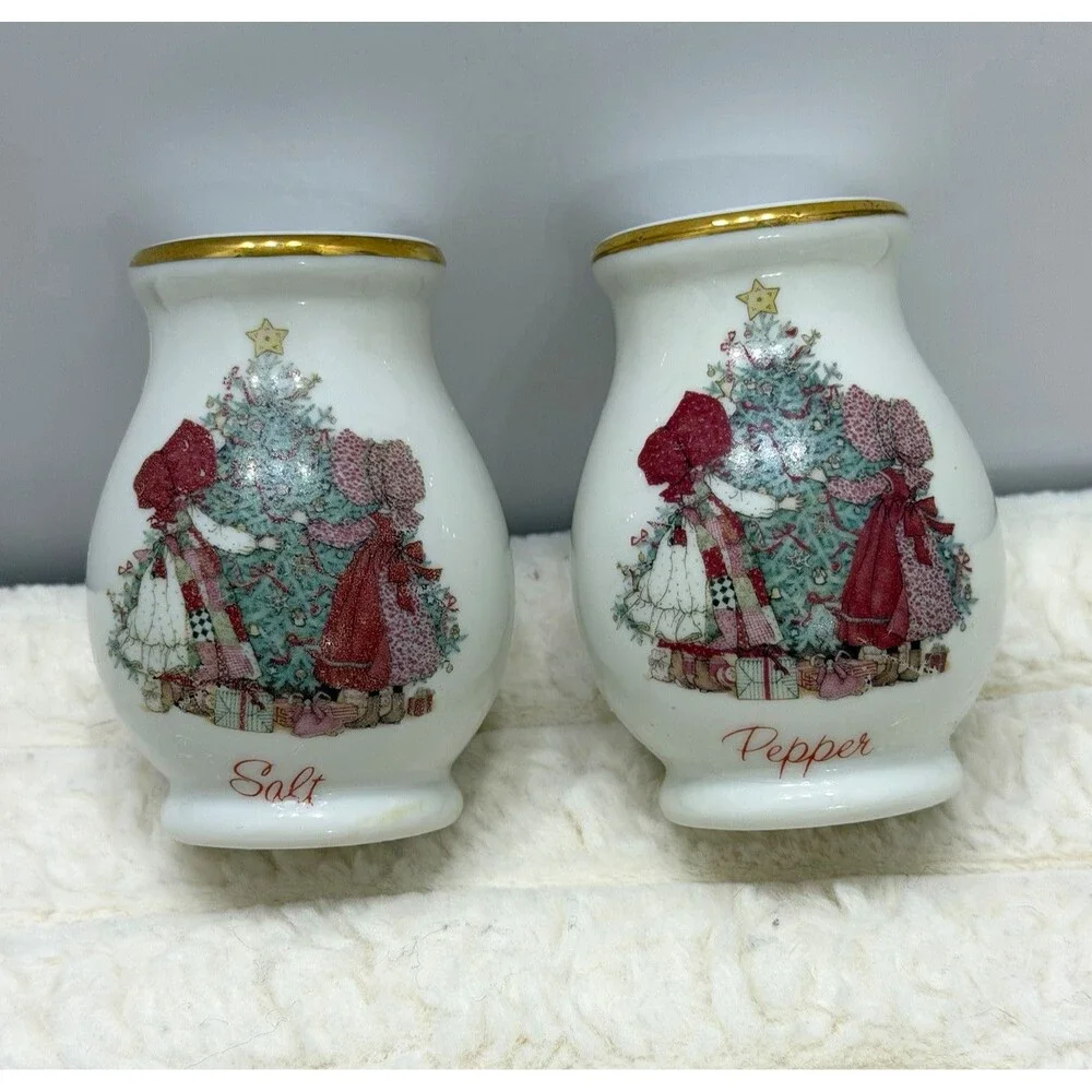 Vintage Holly Hobbie Salt/Pepper Shakers Ceramic Porcelain Gold Trim Christmas